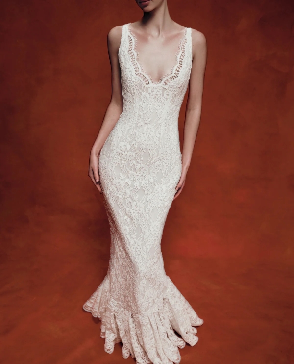 Кружевное свадебное платье — это модно. Нашли