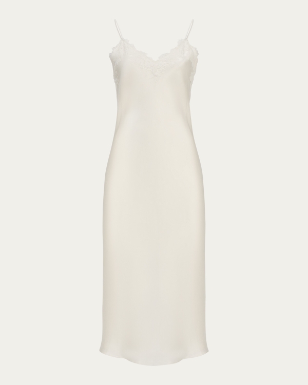 Более расслабленное, но такое же идеальное. Где