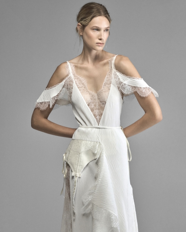 Кружевное свадебное платье — это модно. Нашли