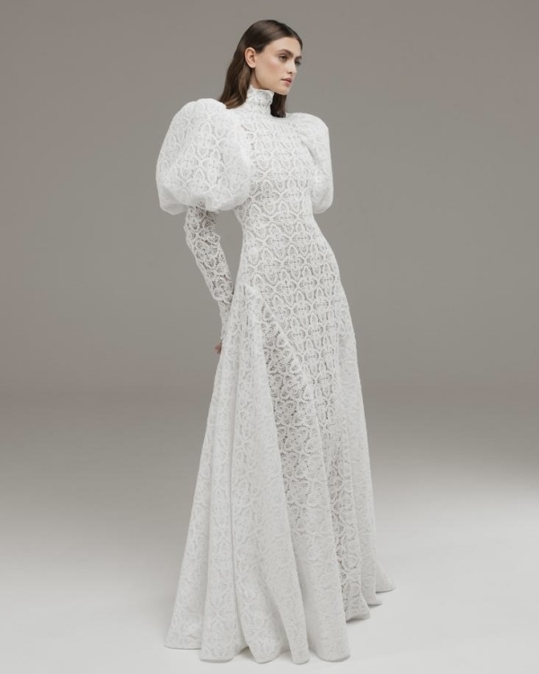Кружевное свадебное платье — это модно. Нашли