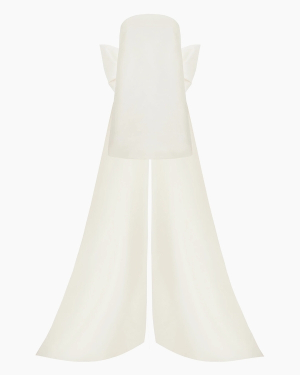 Более расслабленное, но такое же идеальное. Где