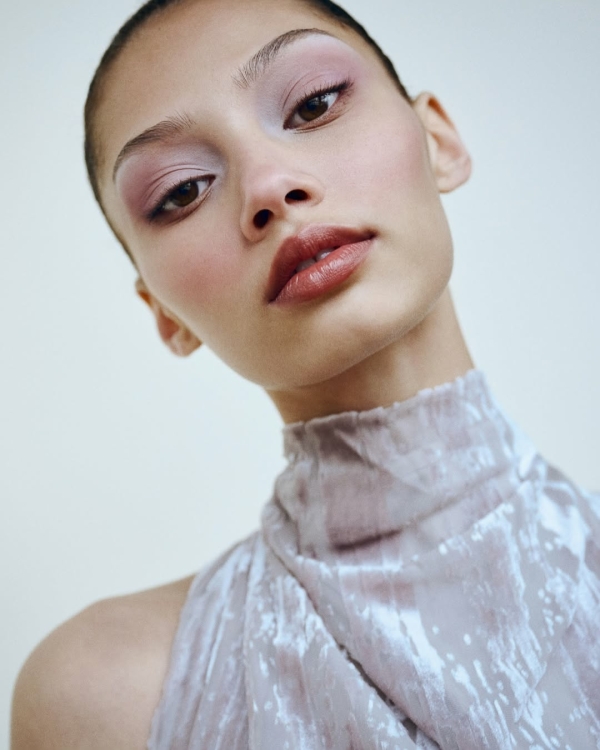 Как у Алексы Деми, с розовыми губами