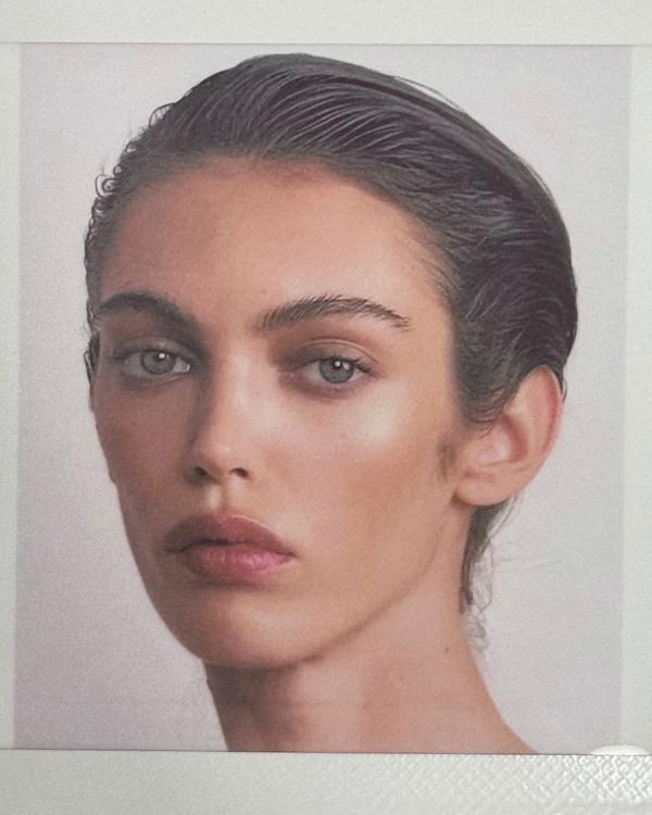 Как у Алексы Деми, с розовыми губами