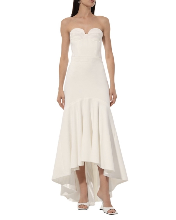 Более расслабленное, но такое же идеальное. Где