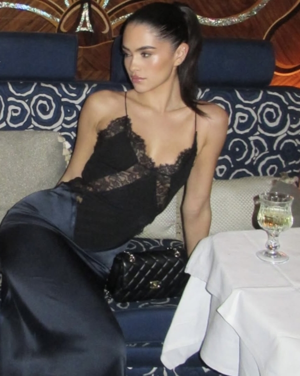 С кем встречаются дети Бекхэмов (и как