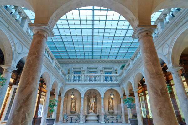 «Турандот»: интервью в особняке в центре Москвы