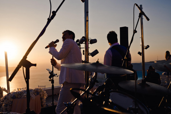 #MarryMeOnSantorini: белоснежная свадьба в Греции