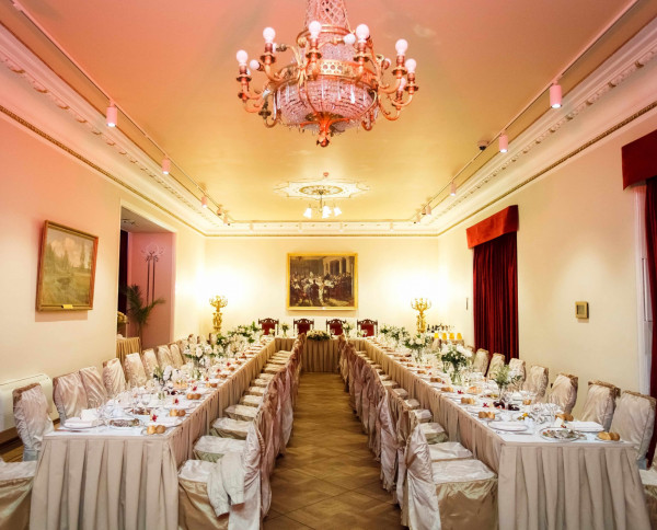 «Метрополь»: интервью с представителями легендарного исторического отеля