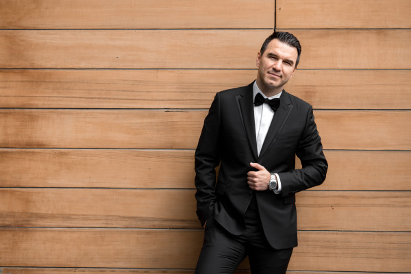 Ведущие Александр Слесарев