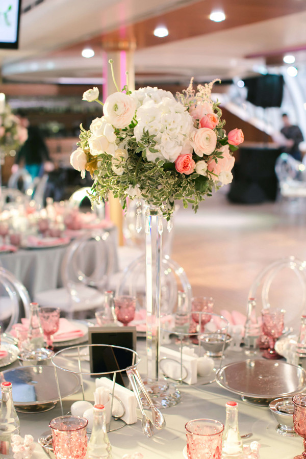 Свадьба на яхте флотилии Radisson Royal Moscow