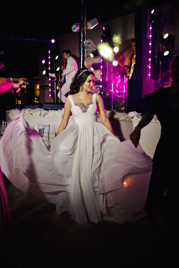 #MarryMeOnSantorini: белоснежная свадьба в Греции