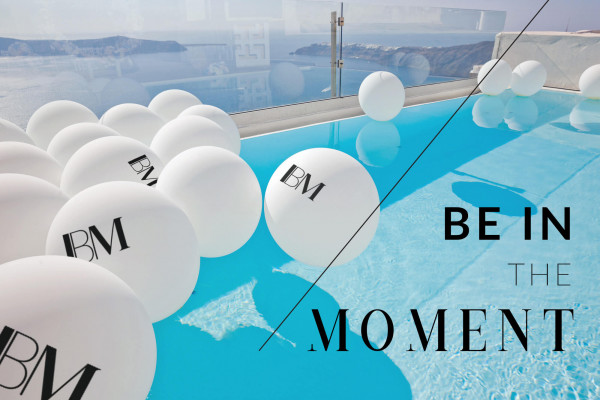 #MarryMeOnSantorini: белоснежная свадьба в Греции