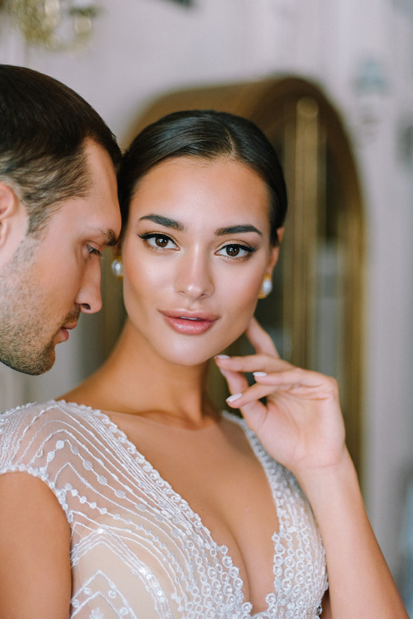 Сияющая кожа — основа свадебного макияжа