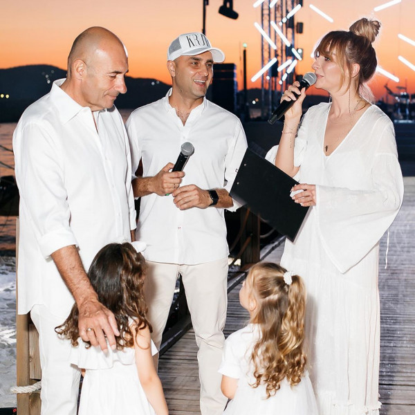 Ведущие Олег Савельев