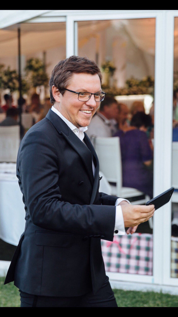 Ведущие Роман Клячкин