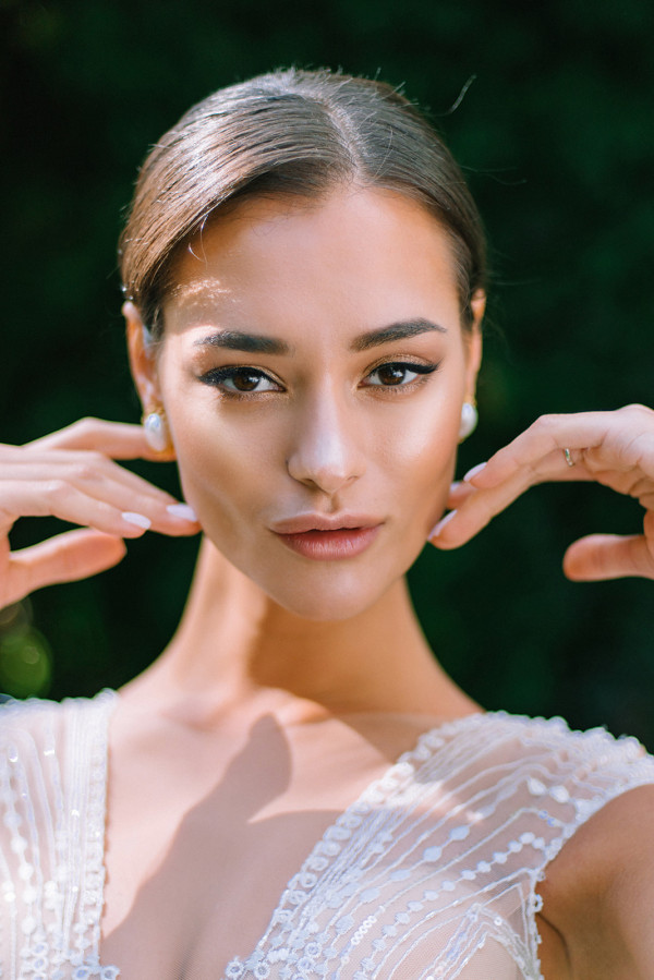 Сияющая кожа — основа свадебного макияжа
