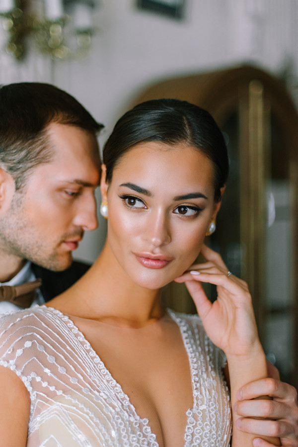 Сияющая кожа — основа свадебного макияжа