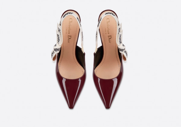 Модные невесты выбирают лодочки Dior на резинке