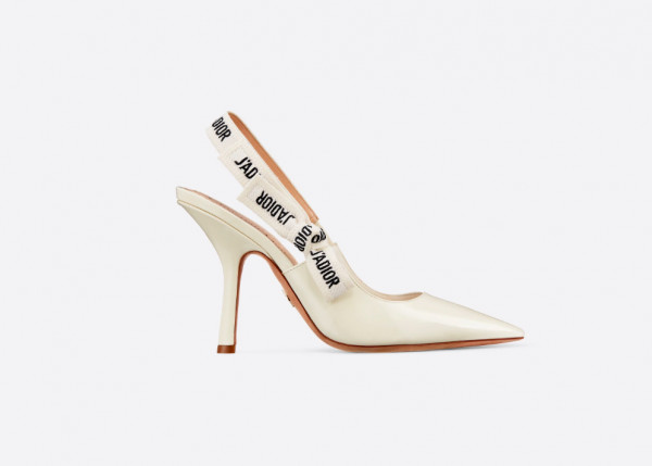 Модные невесты выбирают лодочки Dior на резинке