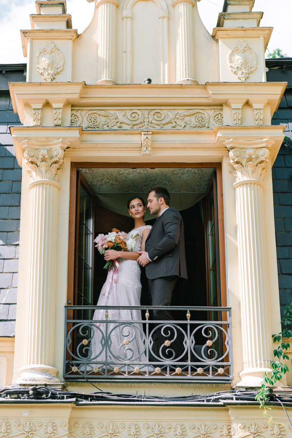 Сияющая кожа — основа свадебного макияжа