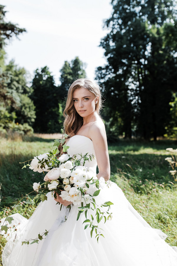 3 свадьбы в лесу среди елей и