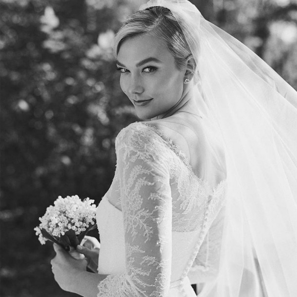 Модные невесты выбирают лодочки Dior на резинке