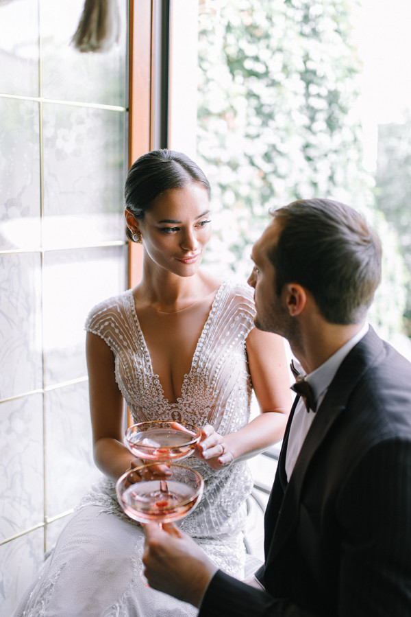 Сияющая кожа — основа свадебного макияжа