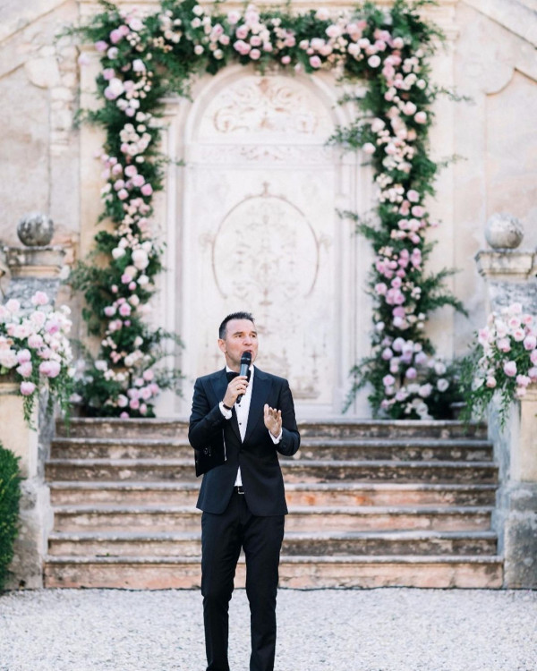 Ведущие Александр Слесарев