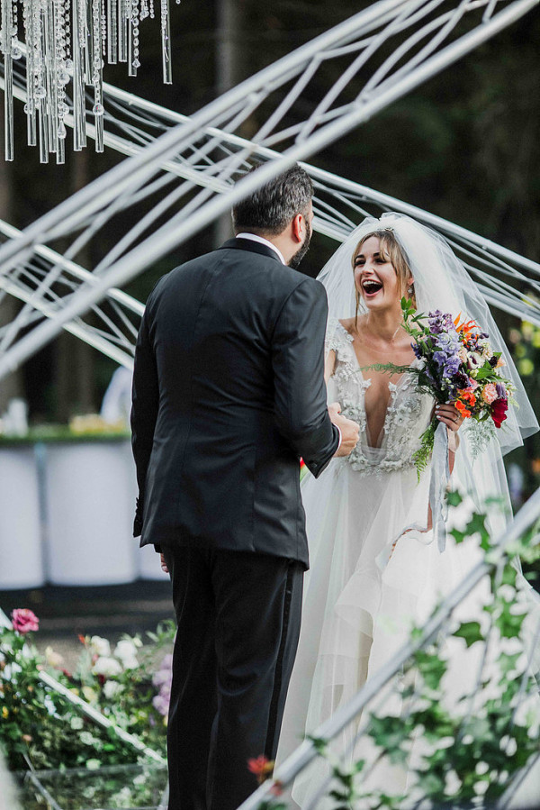 3 свадьбы в лесу среди елей и