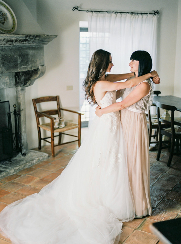 Итальянский свадебный ужин под оливковыми деревьями