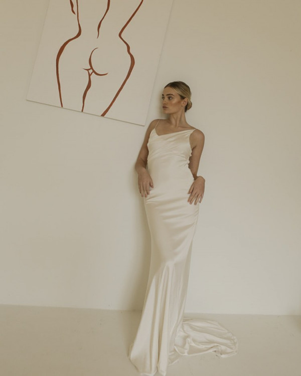 Шелковое платье-комбинация — лучший наряд для танцев