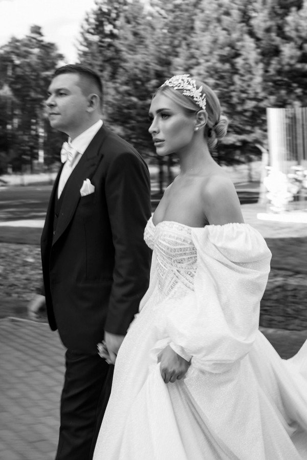 Невеста Алина в платье с трехметровым шлейфом