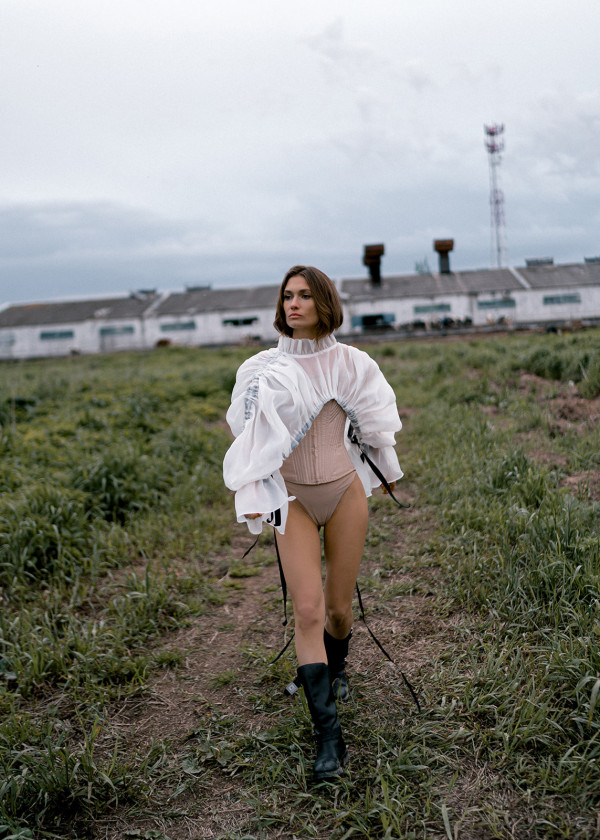 Фото на полароид — идея для предсвадебной