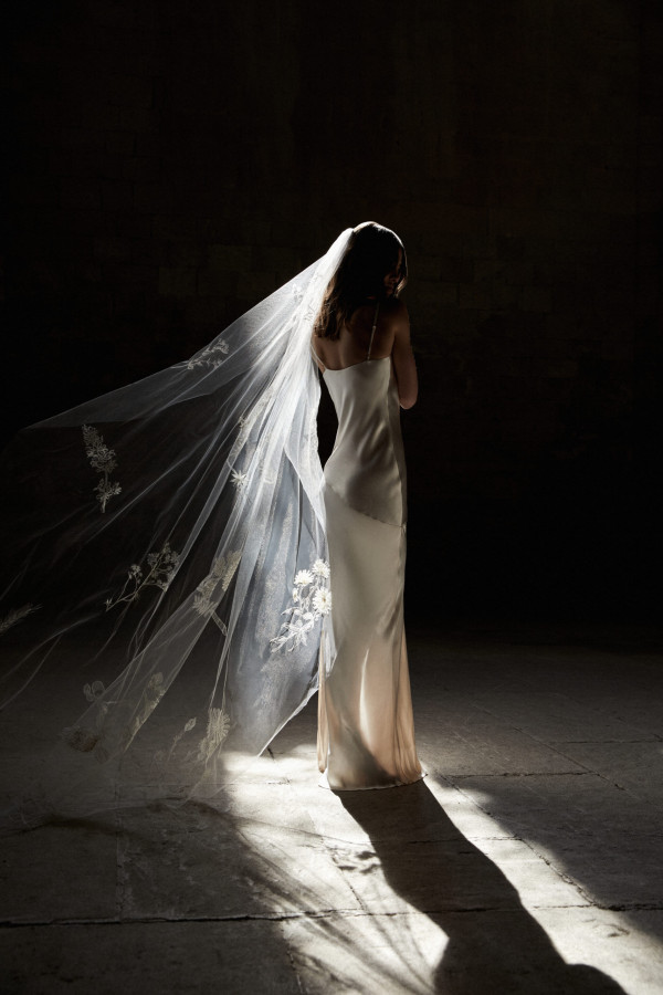 Шелковое платье-комбинация — лучший наряд для танцев