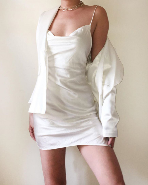 Шелковое платье-комбинация — лучший наряд для танцев