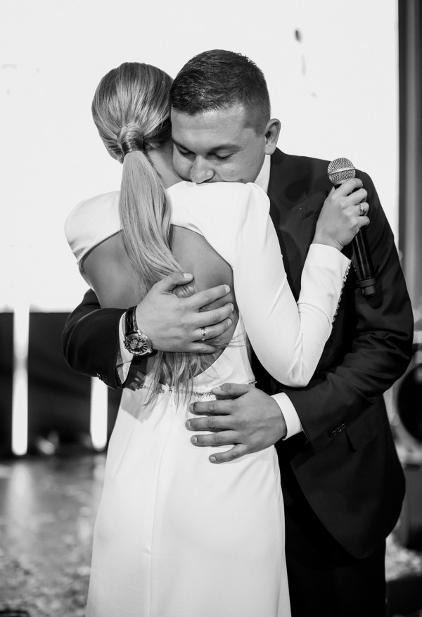 Невеста Алина в платье с трехметровым шлейфом