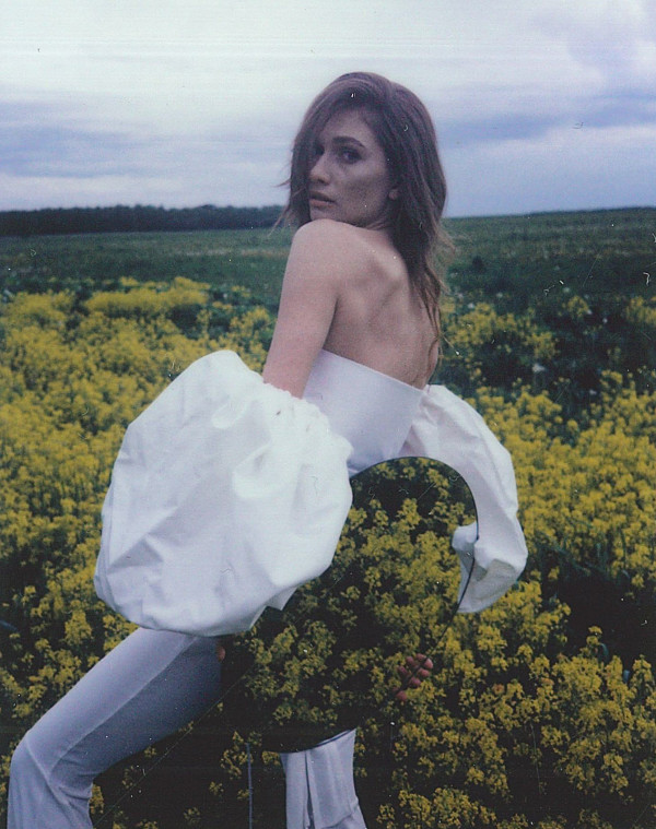 Фото на полароид — идея для предсвадебной