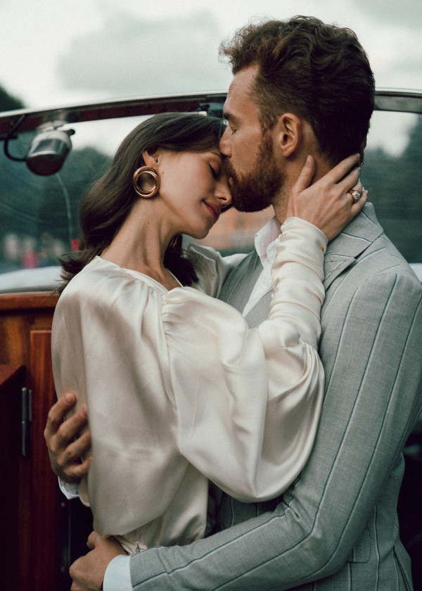 Предсвадебная съемка на катере в Санкт-Петербурге