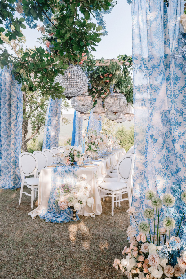 Итальянский свадебный ужин под оливковыми деревьями