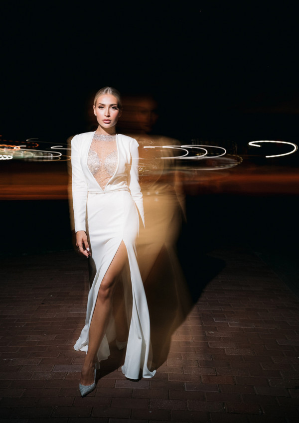 Невеста Алина в платье с трехметровым шлейфом