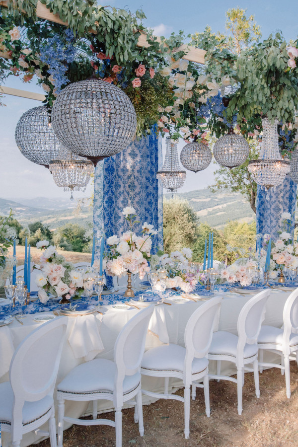 Итальянский свадебный ужин под оливковыми деревьями