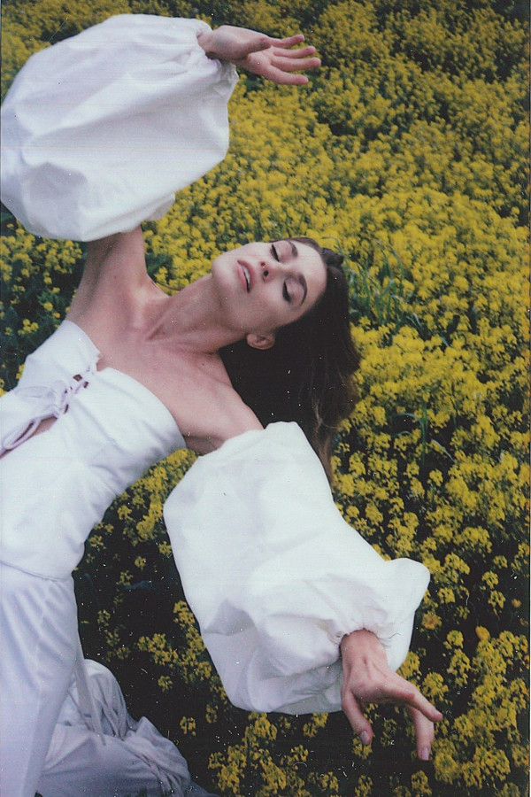 Фото на полароид — идея для предсвадебной