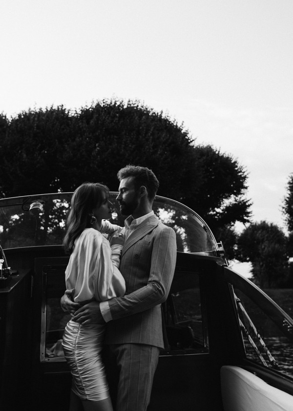 Предсвадебная съемка на катере в Санкт-Петербурге