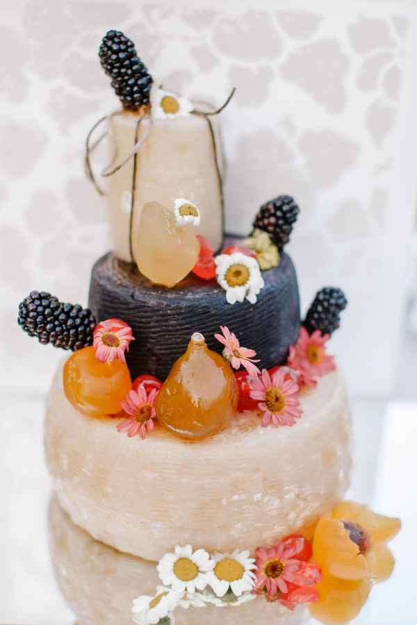 Итальянский свадебный ужин под оливковыми деревьями