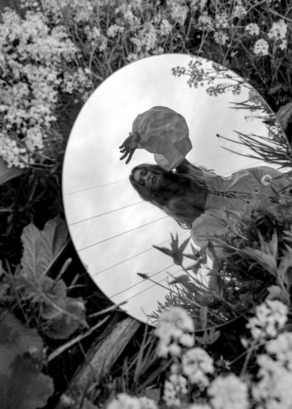 Фото на полароид — идея для предсвадебной