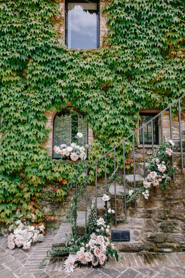 Итальянский свадебный ужин под оливковыми деревьями