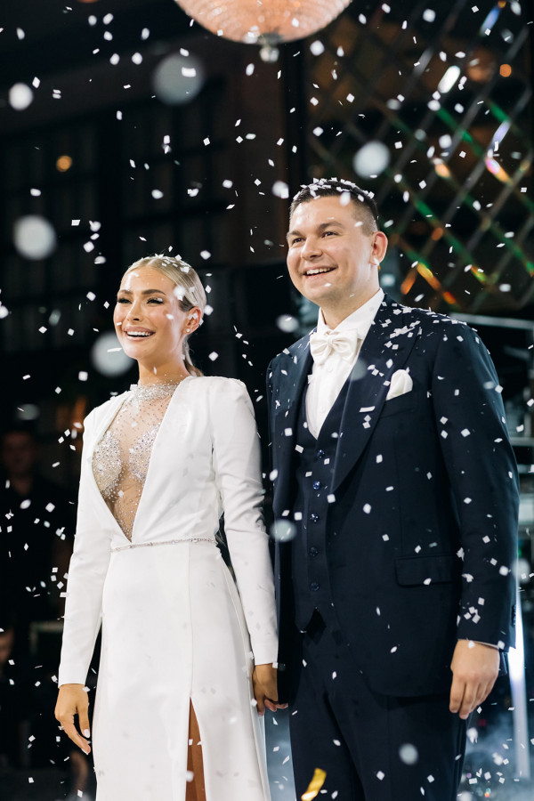 Невеста Алина в платье с трехметровым шлейфом