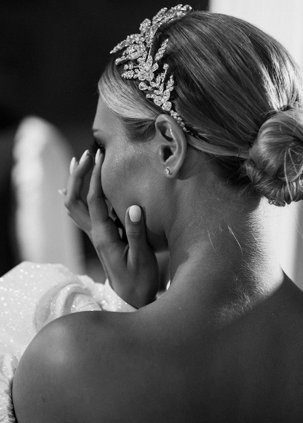 Невеста Алина в платье с трехметровым шлейфом