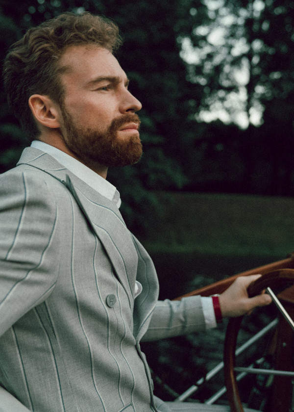 Предсвадебная съемка на катере в Санкт-Петербурге