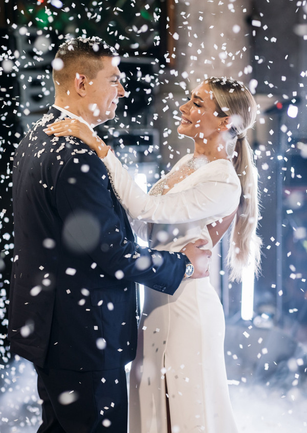 Невеста Алина в платье с трехметровым шлейфом